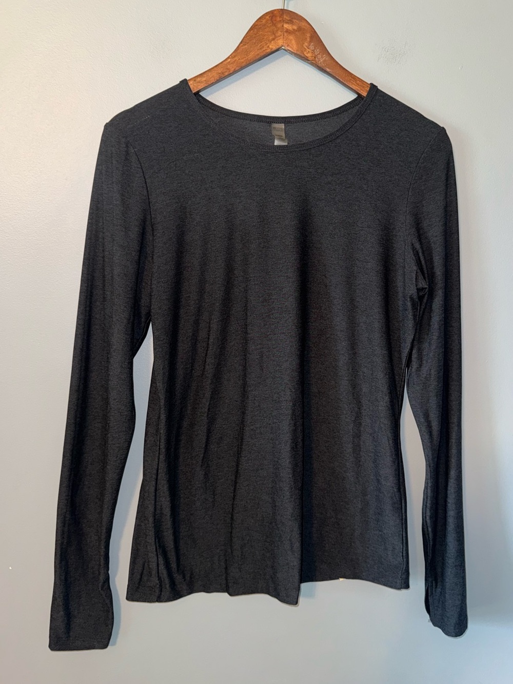 Beyond Yoga Space Dyed black long sleeve shirt with thumb holes